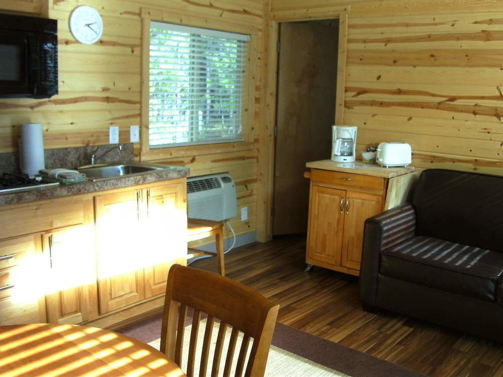 Bend-Sunriver Camping Resort Studio Cabin 6 Exterior photo