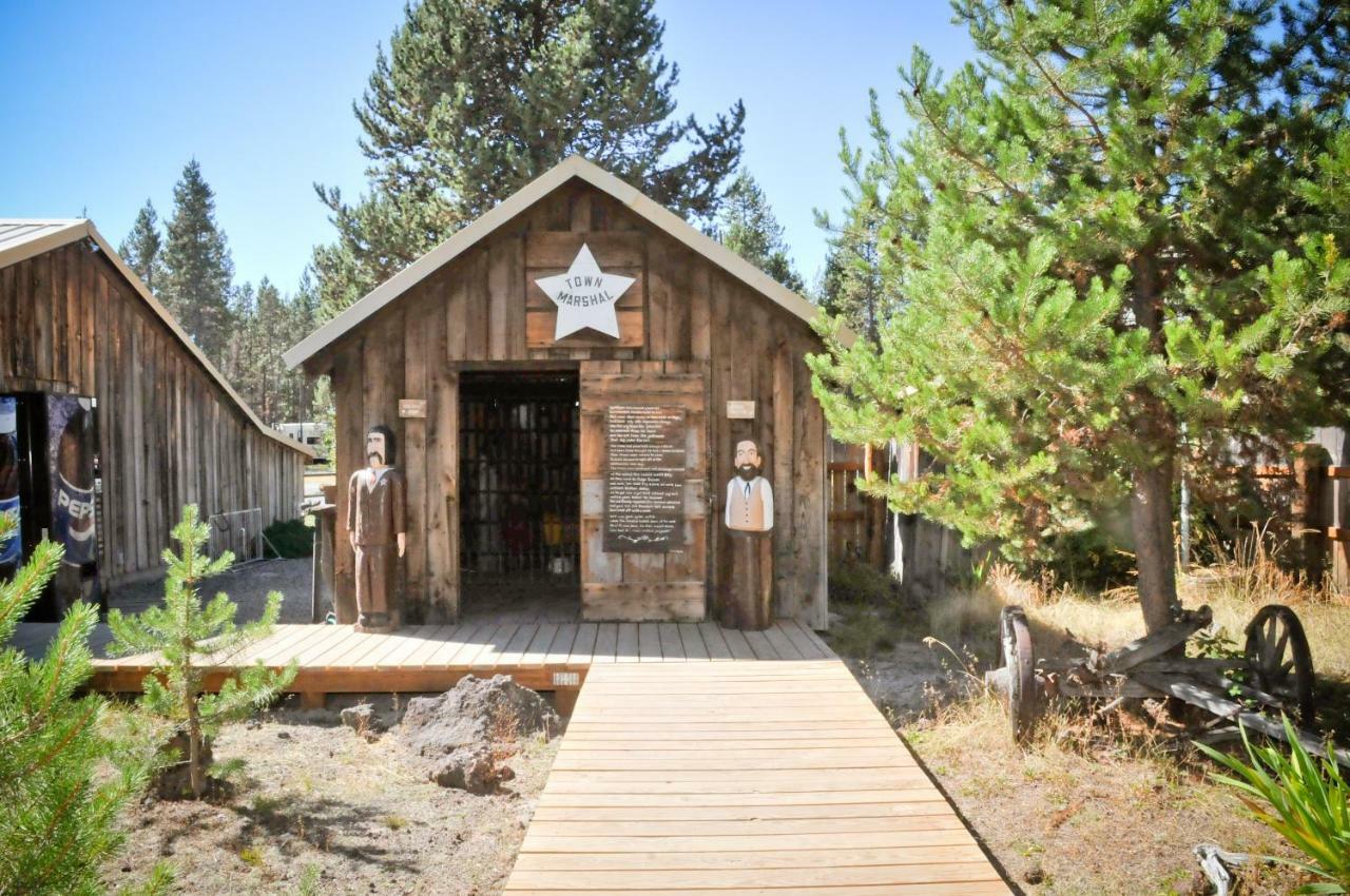 Bend-Sunriver Camping Resort Studio Cabin 6 Exterior photo