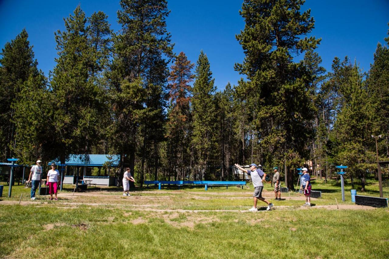 Bend-Sunriver Camping Resort Studio Cabin 6 Exterior photo